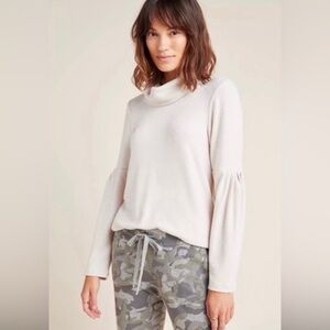 Anthropologie Saturday Sunday Rachel Turtleneck Balloon Sleeve Sweater
Size XS